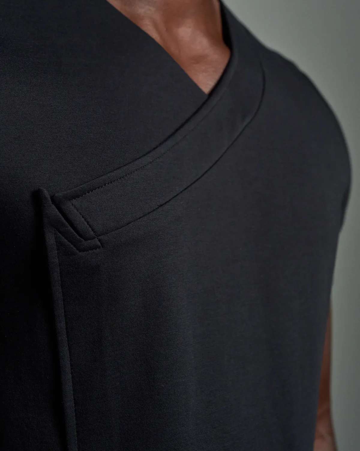 Peak Lapel Appliqué Front Slim Fit T-Shirt