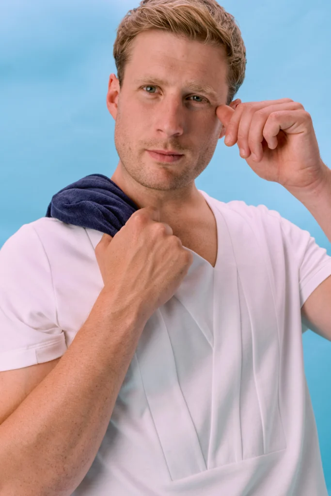 7 Reasons Every Man Should Own a Great White T-Shirt 3 7 Reasons Every Man Should Own a Great White T-Shirt